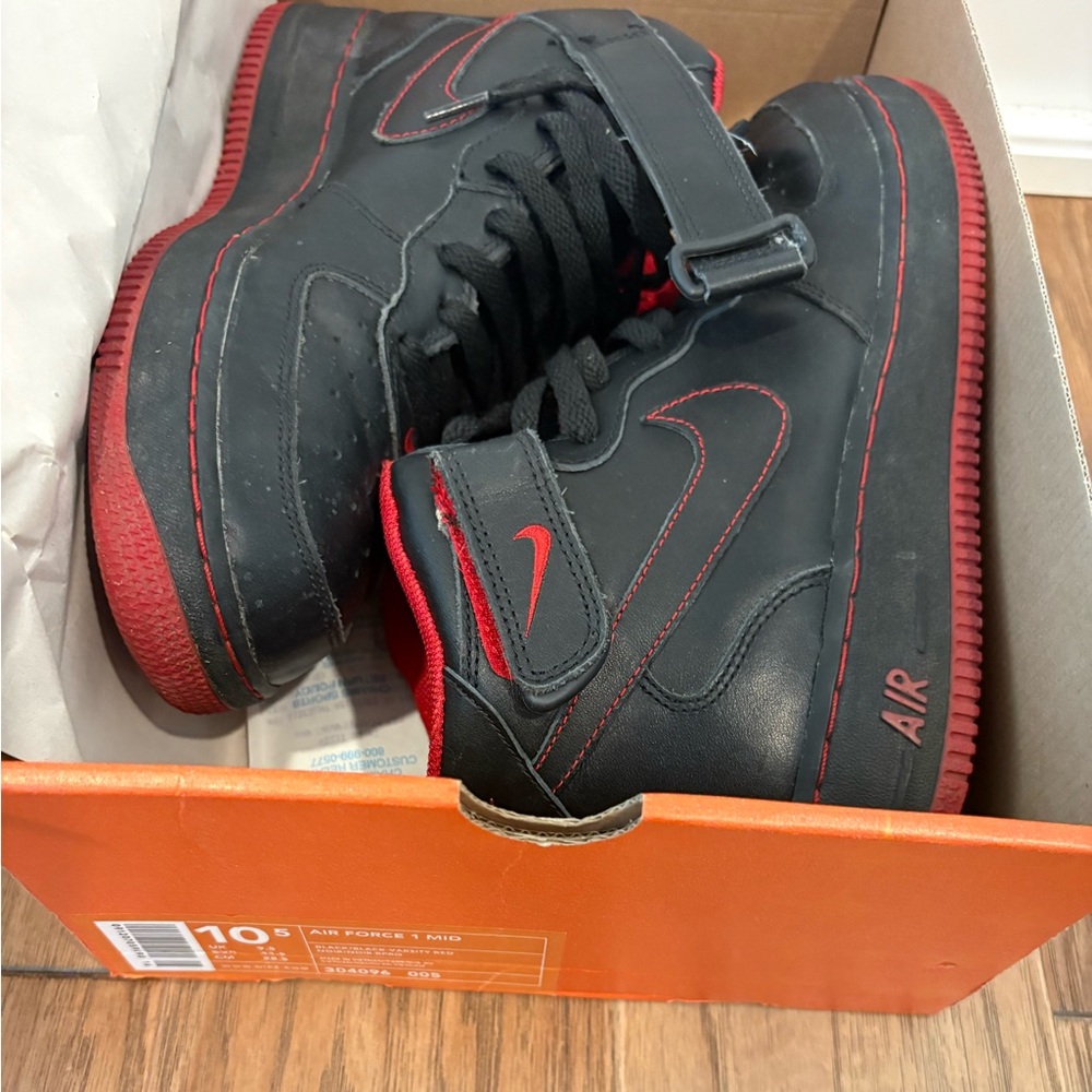 Men’s Air Force One mids-size 10